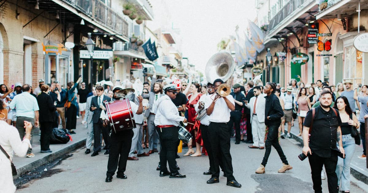 Les propriétaires de Vancouver transforment leurs clôtures à mailles en solutions élégantes pour l'intimité