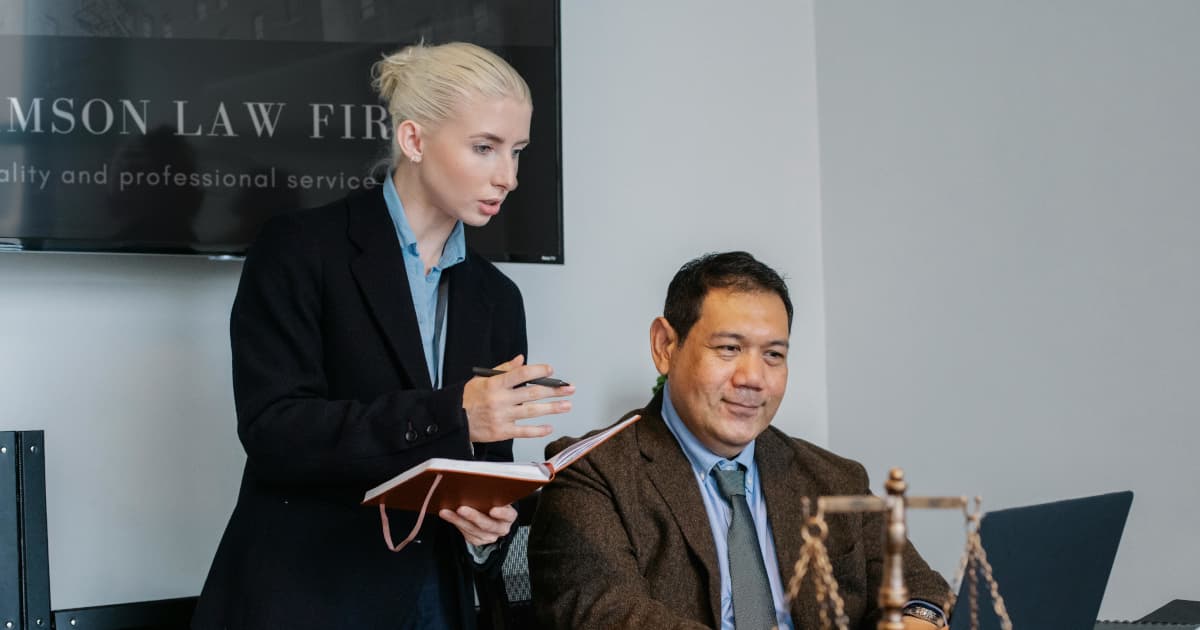 Une étude révèle des lacunes critiques dans la conformité au droit du travail malgré une grande confiance chez les professionnels des RH